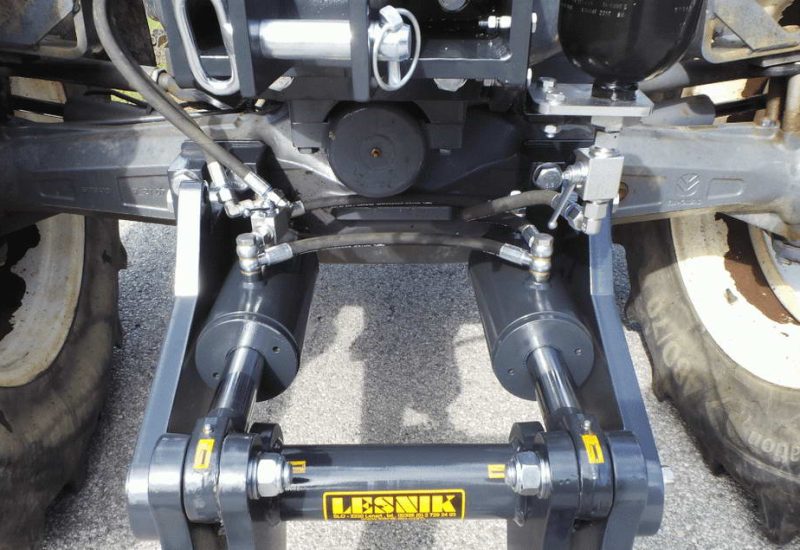 front linkage hitch 3-point hitch-shl-f-new-holland-tm-135-lesnik-lenart-min-7