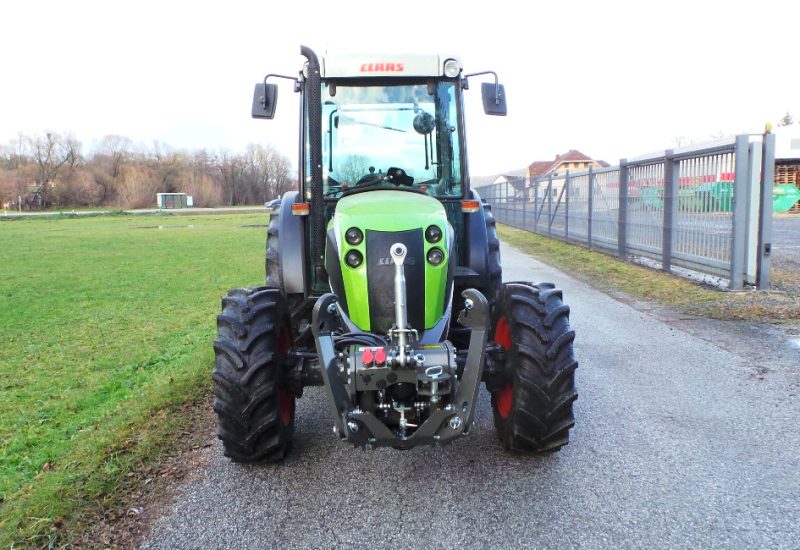 front linkage hitch 3-point hitch claas nectis 267 f lesnik lenart 2