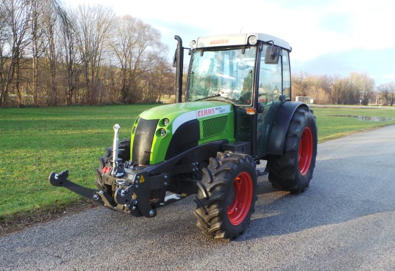 front linkage hitch 3-point hitch claas nectis 267 f lesnik lenart 4