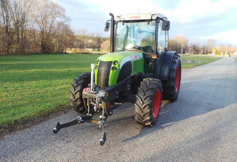 front linkage hitch 3-point hitch claas nectis 267 f lesnik lenart 5